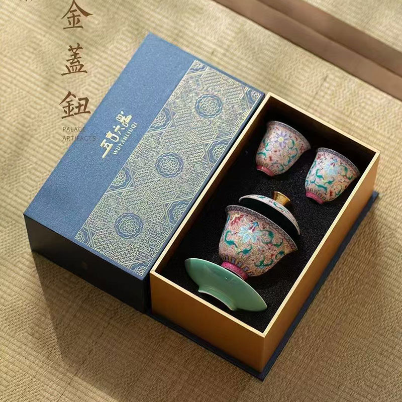 Сolor-enhancing tint that brings out the best in lips 