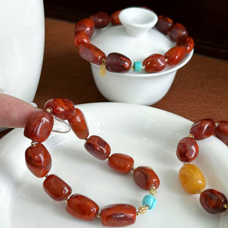 3-D glow pigments that help lips appear wider and fuller