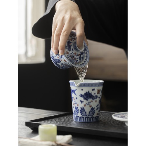 Handcrafted Horse-hoof-shaped bowl with a pattern gaiwan  Dehua porcelain Collection