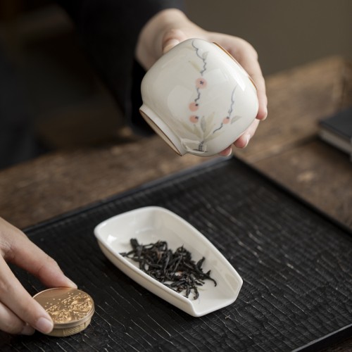 Hand-drawn design of a tea can Tea canister  Dehua porcelain Collection  