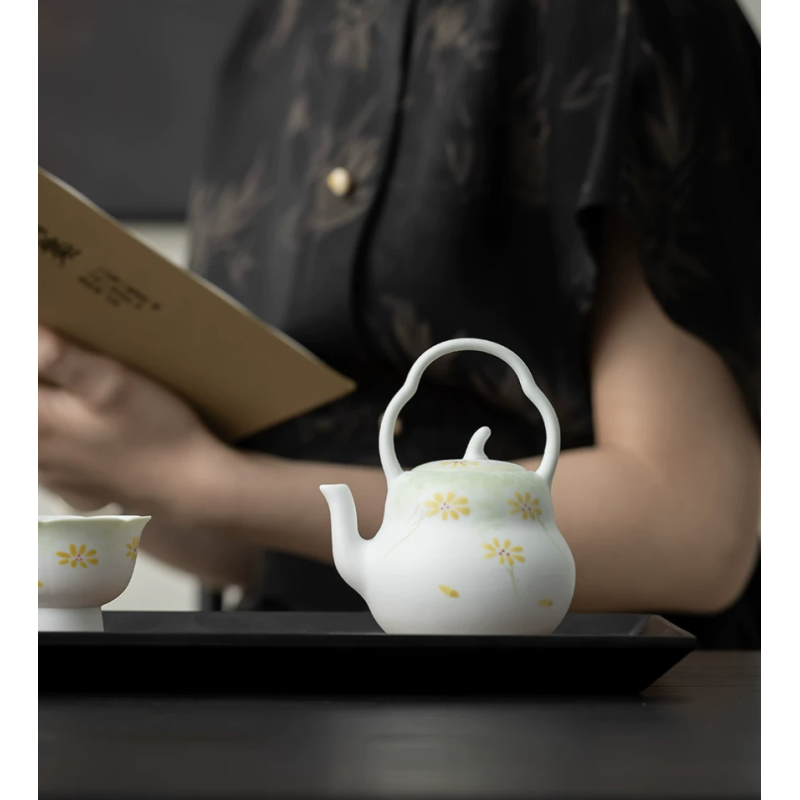 Hand-painted Snow White Glaze Pear-shaped Teapot Dehua porcelain Collection   